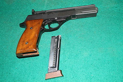 Vendo PISTOLA ASTRA – CALIBRE 22 . Por cambio a Aire Comprimido.
Es una buena pistola para principiante, 01