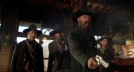 Compañeros,

En vista de las ganas de algunos (Elcafe, Wilcow, Vrakk, etc) por adivinar armas de películas 130