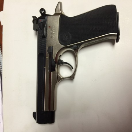 Buenas noches,

Vendo pistola Star 30M bicolor de las preparadas por IPARGUNS.
La mira es de LPA, están 01
