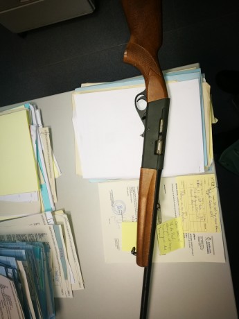 Se vende Anchutz semiautomática 22lr
Se vende en   150  €. Muy pocos tiros
La carabina se encuentra en 00