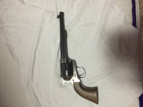 Se vende este revolver guiado en F.
Precio 300 euros. Portes a cargo del comprador. 00