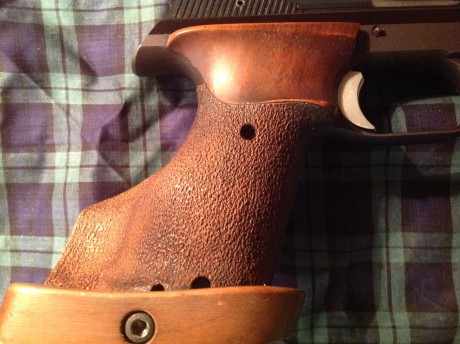 Vendo esta pistola muy especial y difícil de encontrar. 
Es una SIG P-240. calibre .38Spl WC. Lo mejor 12
