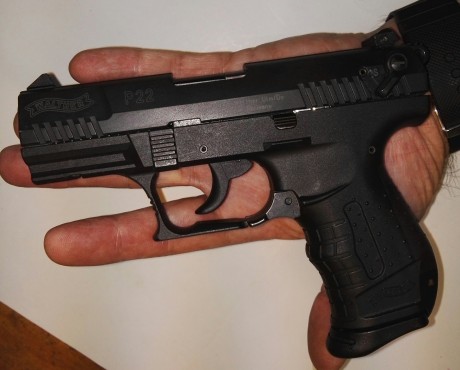 Muy buenas.
Pongo a la venta mi walther P22 LR de doble y simple accion en simple accion peso del gatillo 12