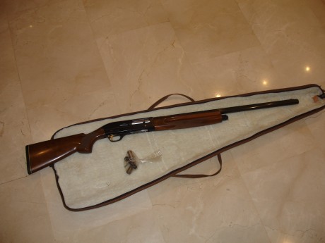 Vendo Breda Astro de segunda mano por falta de uso, calibre 12, con funda y chokes incluidos, por 400 00