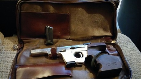Vendo walther en acero pulido , con una gran precisión y fiabilidad la entrego con maletin y 2 cargadores. 02