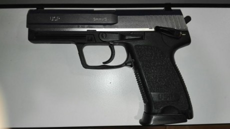Vendo HK USP por 300 euros. Corredera color acero. Dos cargadores. Alicante Benidorm
Tfno 639 62 88 76 31
