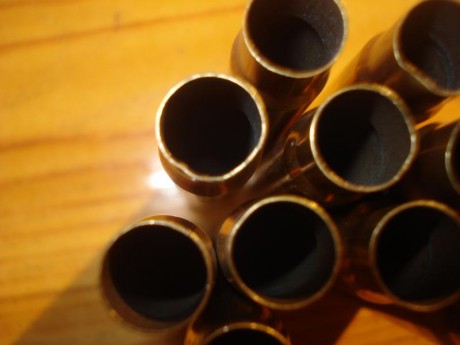 Hola Amigos,

Pongo a la venta un lote de unas 200 vainas DAG del 9,3X62 con un solo tiro y pasadas por 01