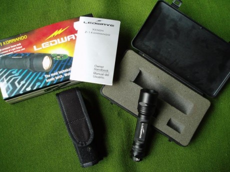 Linterna Ledwave mod. Z-1 Kommando de 65 lumens con funda de cordura marca V. Warrior. Casi sin uso con 20