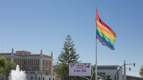 Y no echar gota  
 
https://www.libertaddigital.com/espana/2016-11-25/el-ayuntamiento-de-cadiz-regido-por-el-podemita-kichi-ensena-a-las-desempleadas-a-estimularse-el-clitoris-1276587427/

Y 80
