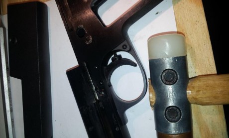Hola compañeros, acabo de adquirir una hammerli 208 en un gran estado,funciona de lujo,he tirado en pocos 131