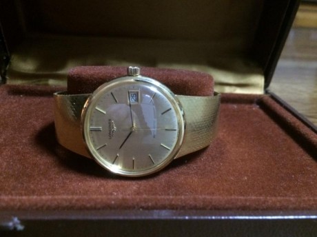 Vendo este reloj Longines de oro. Fue un regalo de boda y solo lo he utilizado el día que me case (1989).
Envio 00