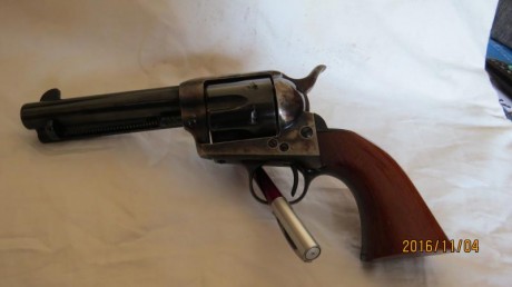 Hola.

Vendo escopeta Remington Expres Magnun, calibre 12/76, con dos cañones
de anima lisa, uno de 26" 151