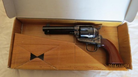 Hola.

Vendo escopeta Remington Expres Magnun, calibre 12/76, con dos cañones
de anima lisa, uno de 26" 150