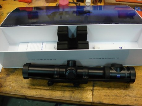 Vendo visor zeiss v8 1.1-8X30, comprado a principios de este año, si ningun rasguño, con la garantia sellada 02