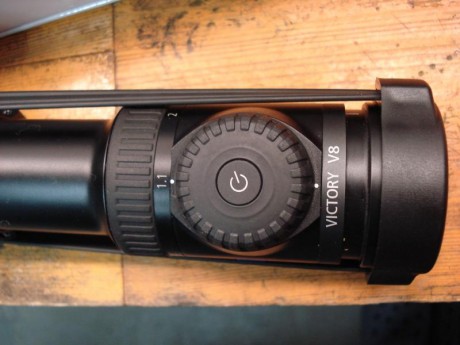 Vendo visor zeiss v8 1.1-8X30, comprado a principios de este año, si ningun rasguño, con la garantia sellada 01