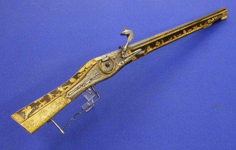 Voy a colocar unas fotos de un arma larga alemana de llave de mecha del siglo XVI. 30