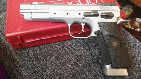 Pues la tengo desde que empece en la f la habia comprado de segunda mano y solo la uso para una tirada 00