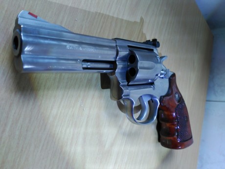 Vendo revólver Smith & Wesson, modelo 686, 2ª generación, calibre 38 sp/357 Mag, 4 pulgadas. La vendo 01