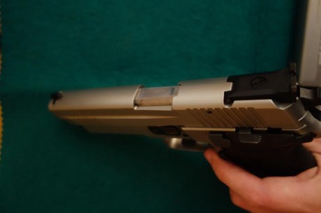 Vendo Sig Sauer P226 x-five allround del calibre 40SW con cañón adicional del 9mmP. Cinco pulgadas. Está 10