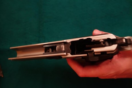 Vendo Sig Sauer P226 x-five allround del calibre 40SW con cañón adicional del 9mmP. Cinco pulgadas. Está 22