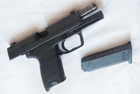 la pistola esta nuevo, ni tiene 10 tiros.
Incluido un cargador, la pistola se encuentra en la isla de 00