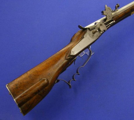 Voy a colocar unas fotos de un arma larga alemana de llave de mecha del siglo XVI. 61
