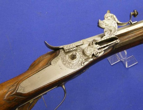 Voy a colocar unas fotos de un arma larga alemana de llave de mecha del siglo XVI. 72
