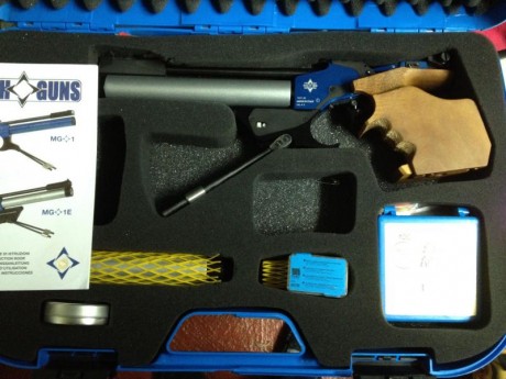 Vendo pistola pcp de competicion Match Gun electrónica en perfecto estado,caja original y dos cargadores 00