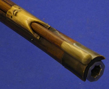 Voy a colocar unas fotos de un arma larga alemana de llave de mecha del siglo XVI. 82