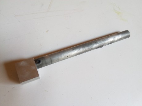 Se trata de un TankBlock contruido en aluminio para poder PCPear las QB78, con botellas de 200cc de paintball.
Se 02