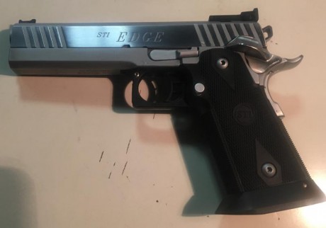 Pues eso, que vendo una STI EDGE, prácticamente nueva, del Cal. 40 SW.
Como veréis en las fotos, la pistola 00