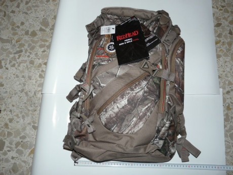 Vendo mochila porta rifle / arco Redhead primal. Resistente al agua. Hidratación compatible. Estructura 02