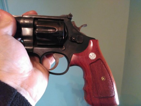 Vendo revolver S&W 28 “Patrolman” de 4” calibre 357 magnum y 38 especial en perfectas condiciones.
 12