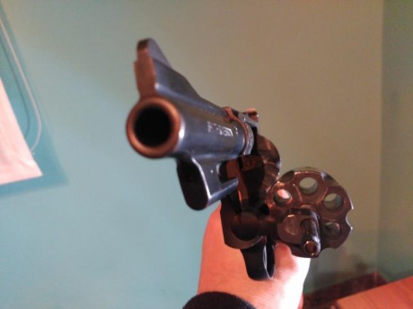 Vendo revolver S&W 28 “Patrolman” de 4” calibre 357 magnum y 38 especial en perfectas condiciones.
 10