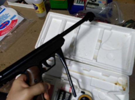 Hola,

Acabo de registrarme en el foro por un sólo hecho, he encontrado en mi casa una vieja pistola de 50