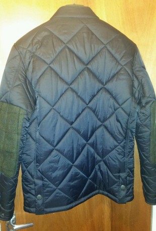 Pongo a la venta una magnifica chaqueta BARBOUR 

A ESTRENAR CON ETIQUETAS POR EQUIVOCACION EN LA TALLA.

Es 01
