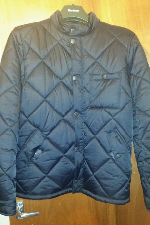 Pongo a la venta una magnifica chaqueta BARBOUR 

A ESTRENAR CON ETIQUETAS POR EQUIVOCACION EN LA TALLA.

Es 00