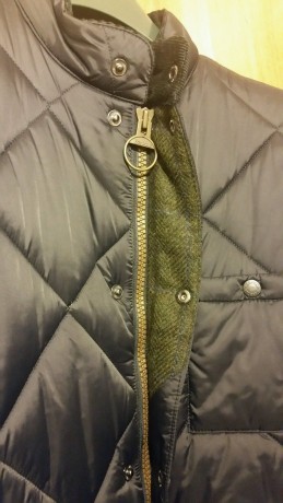 Pongo a la venta una magnifica chaqueta BARBOUR 

A ESTRENAR CON ETIQUETAS POR EQUIVOCACION EN LA TALLA.

Es 10