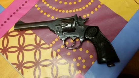 Vendo esta webley mk IV del calibre 38 webley o 38 corto.
La compre con intención de competir en piñal 01