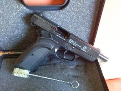 Vendo pistola Browning gpda 9 de fogueo, esta totalmente nueva, nunca se ha disparado por estar expuesta 02