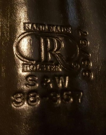 Se vende preciosa funda para el revolver S&W 6", calibre 38-357, en buenas condiciones, 30 euros, 02