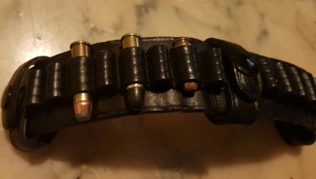 Se vende estupenda canana para llevar con el revolver o pistola, puede llevar munición del 9 pb, 38 y 10
