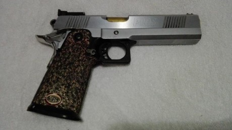 Vendo SPS calibre 40, con poco uso desde que la tengo, dos cargadores, cañon nitrurado, perfecto estado, 01