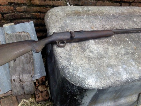 hola , fui a visitar a unos parientes y me muestran esta escopeta que perteneció a mi abuelo (que murio 01