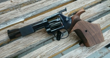 Buenos días foreros, vendo un revolver manurhin mr 38 match, con su contrapeso original y cachas k nill 00