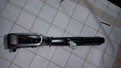 vendo   pistola. funda y portes 1300 €  calibre 9 milímetros en tiro libro de coleccionista envio incluido 101