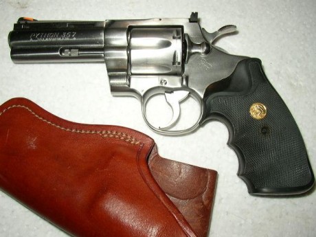 Hola,
quiero comprar un Colt Python de 6" y entre las ofertas que tengo hay una de un modelo, aparentemente 10