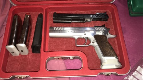 Buenas vendo tanfoglio con dos cargadores y carro del 22lr con su cargador,maletin y libro de instrucciones
el 00