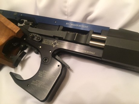 Hola compañeros.
Pongo a la venta mi Match gun del 22 lr. La compre nueva a ibergrips (Pablo García) en 10