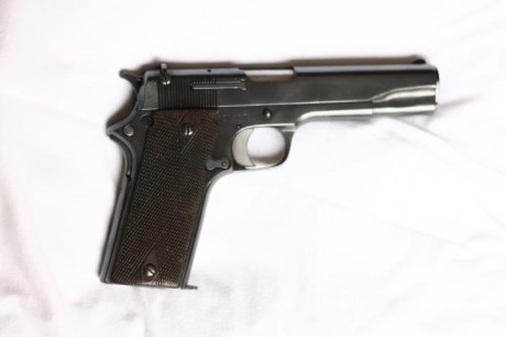 Vendo Star 1921, del 9 largo.

Es la de seguro en la empuñadura, al estilo de la colt. (Seguro que  Star 02
